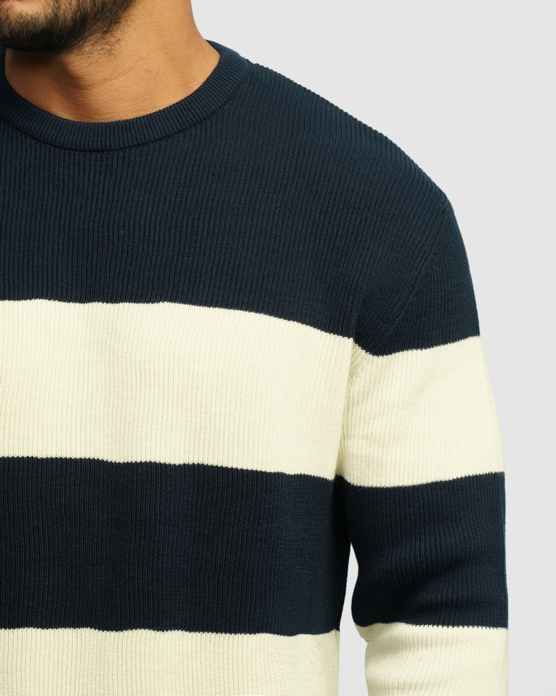 پلیور بافت یقه گرد طرح دار مردانه سرمه ای 24358131